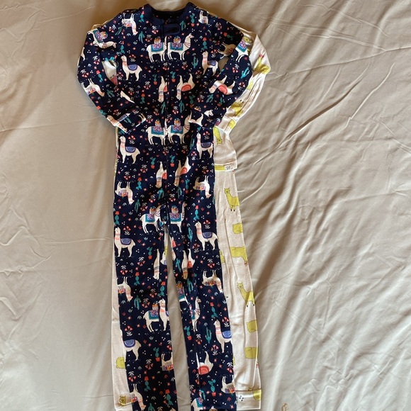 Gap size 5 pajama bundle. Two piece and one piece with zipper. - Picture 6 of 7